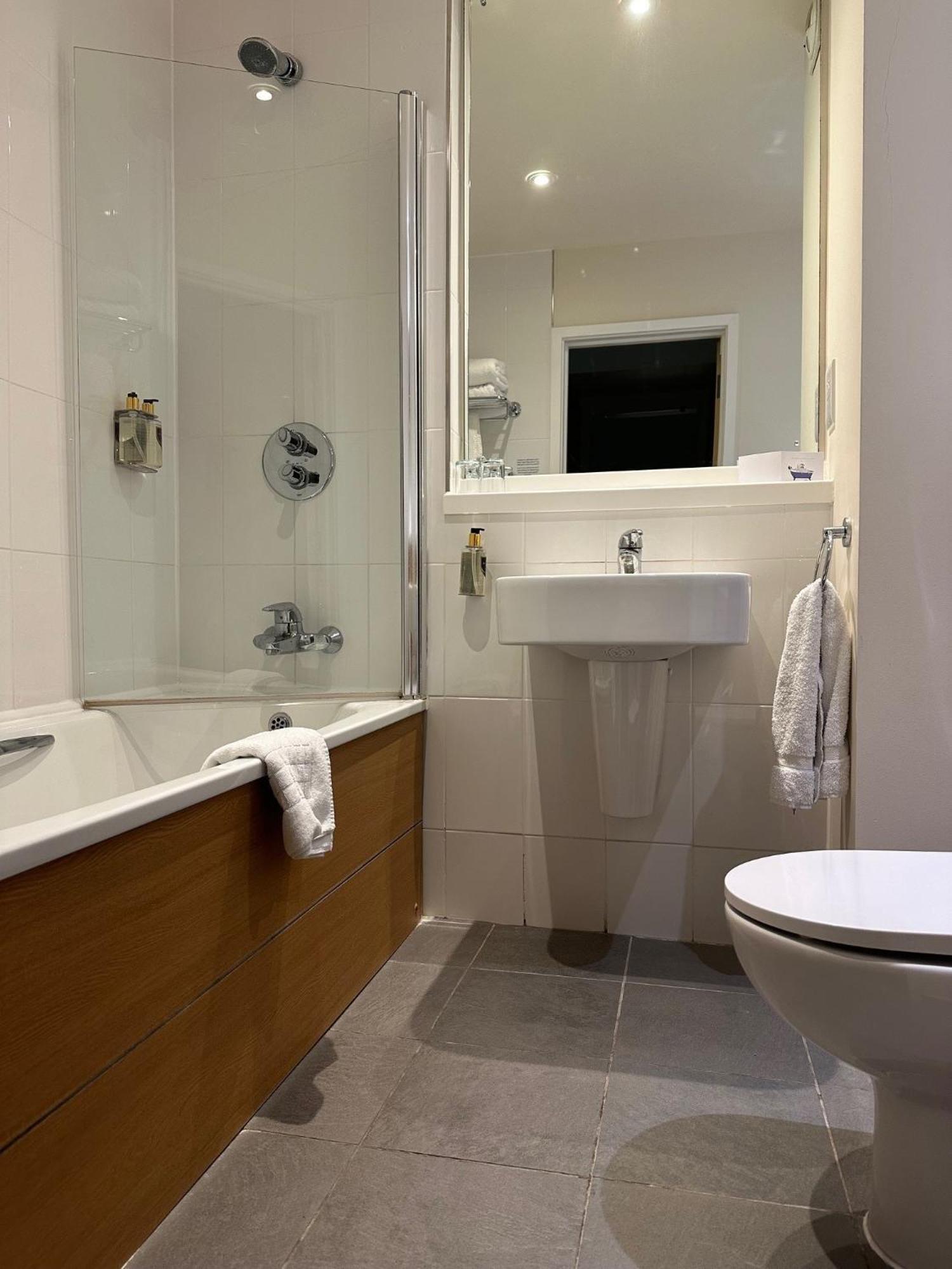 Standard Double Room Lake View,1545184858:JPEG